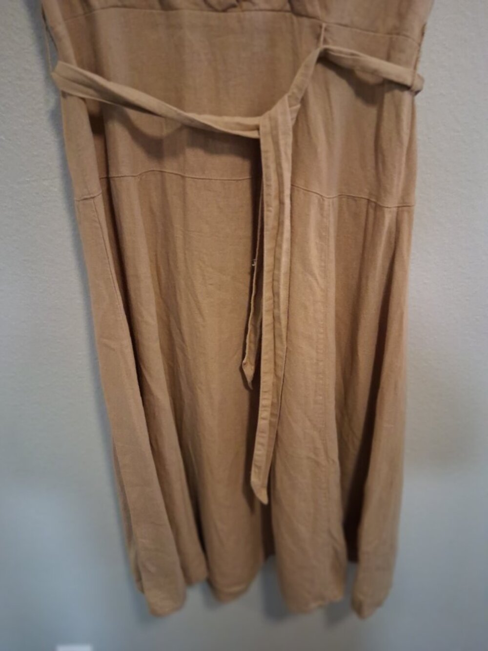 DKNY Women's Faux Wrap Midi Dress Tan Linen Blend SZ 8 FLAW - Picture 5 of 8